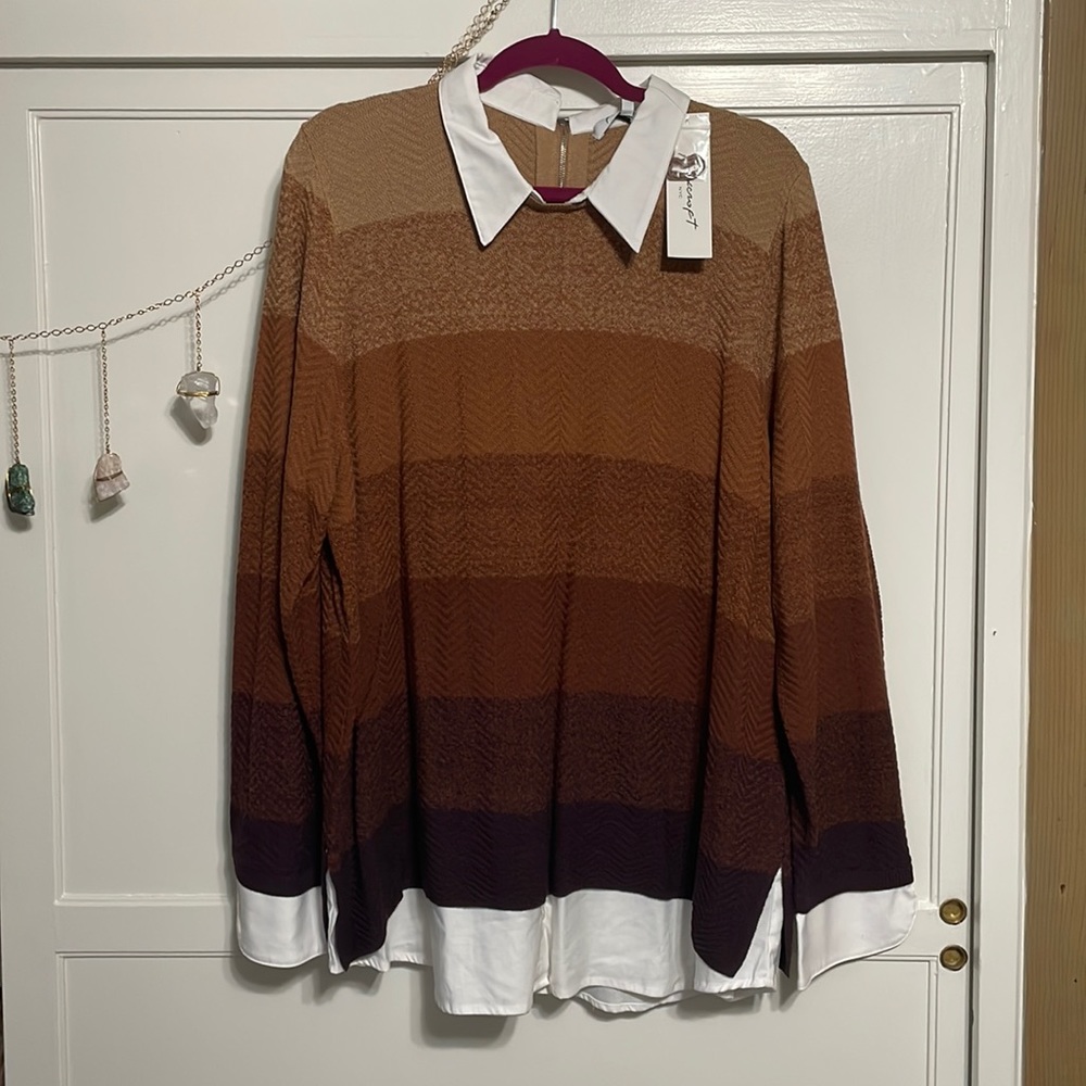 Ombré pullover shirt with white collar and zip up backing